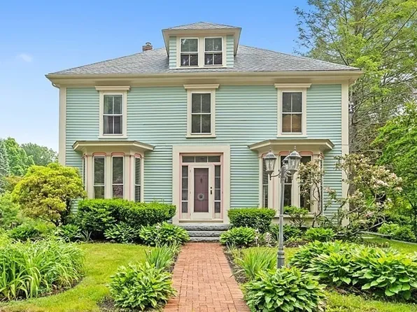 18 High St, Merrimac, MA 01860