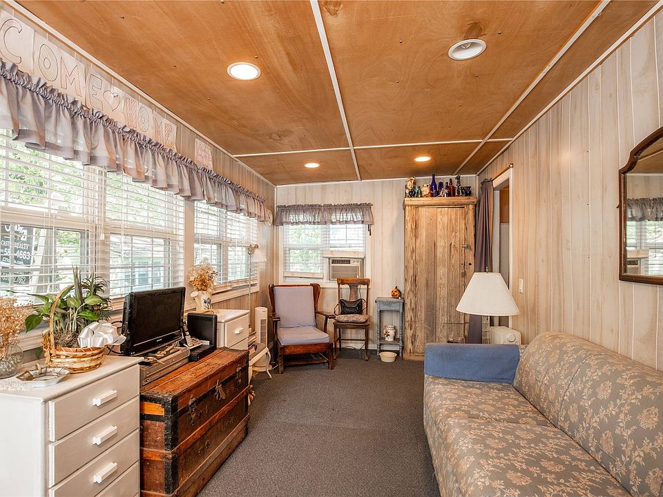 16 Neptune Place, Baiting Hollow, NY 11933 MLS 3487356 Zillow