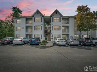 1214 Waterford Dr, Edison, NJ 08817