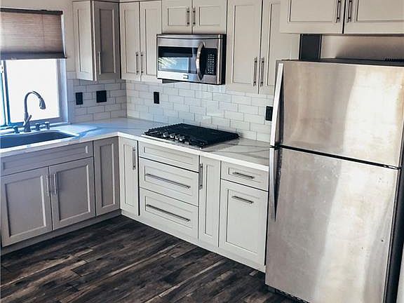 5th image of 212 Misty Garden St