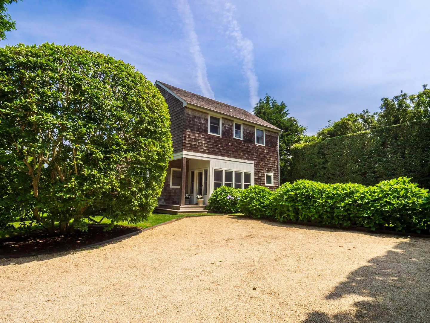Sophisticated & Elegant Bridgehampton South Property — Photo 4