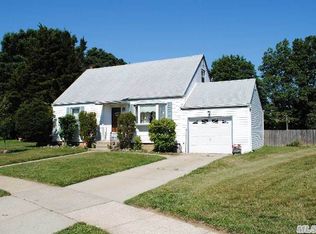 2 Ford Dr S, Massapequa, NY 11758