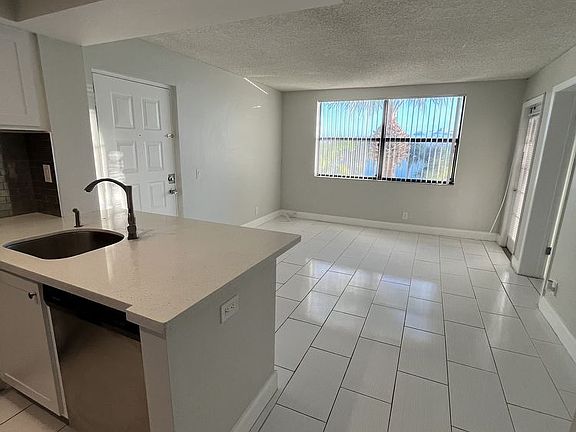 4th image of 714 Executive Center Dr APT 38