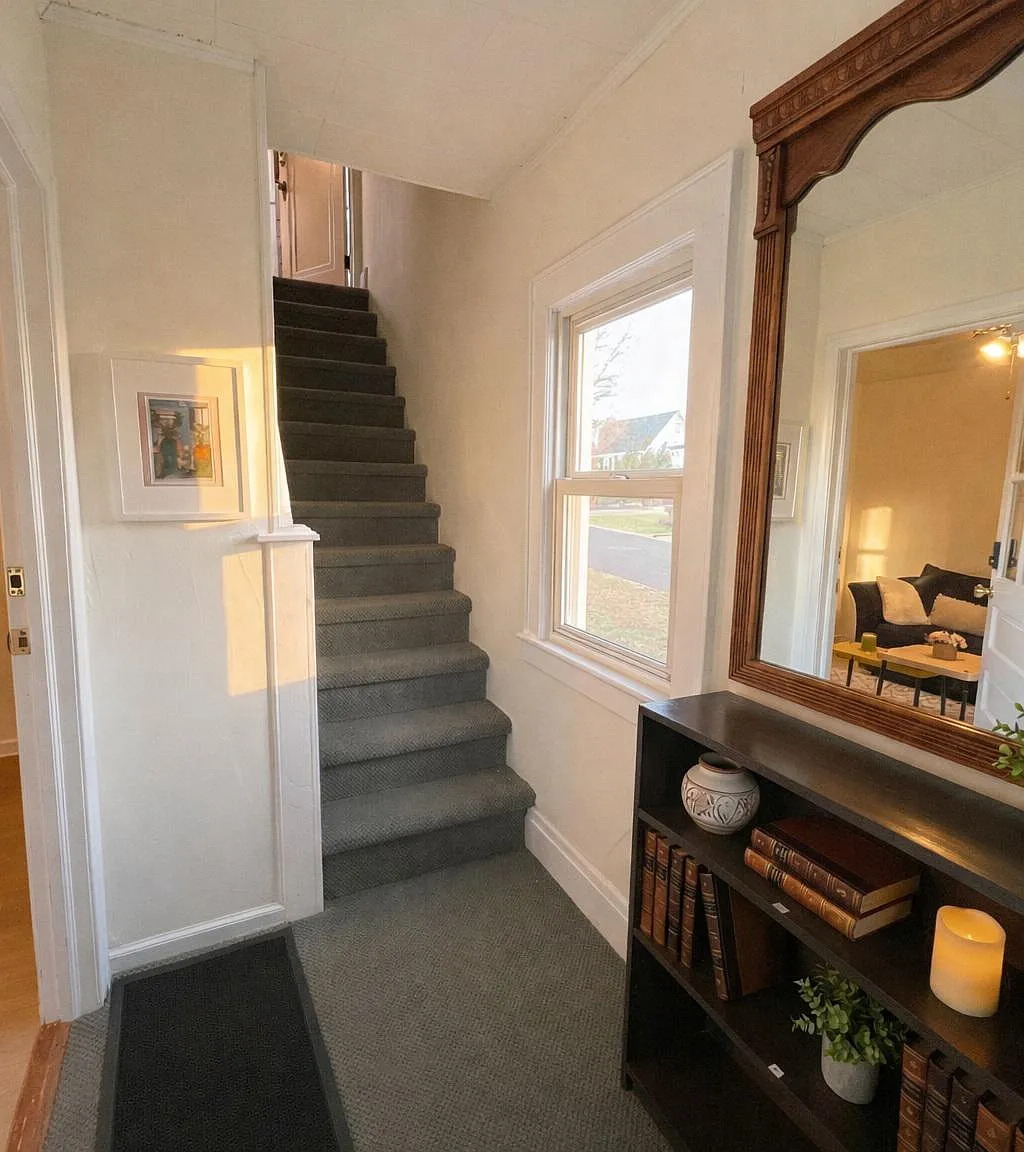 3 bed, 1.0 bath, 810 sqft, $3,950 — Photo 2