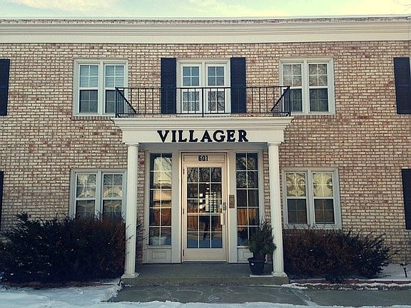 4th image of 601 17th Ave N APT 24