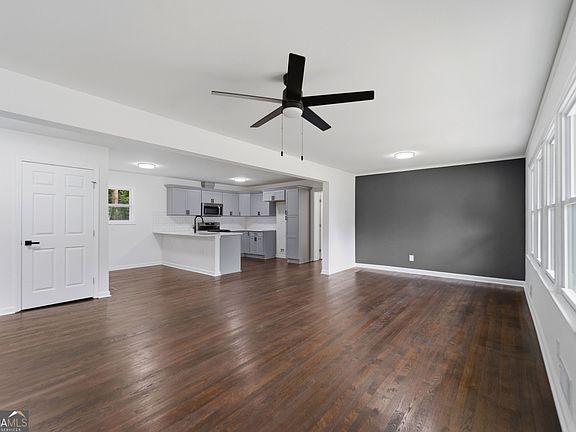 5th image of 111 Woodhaven Dr