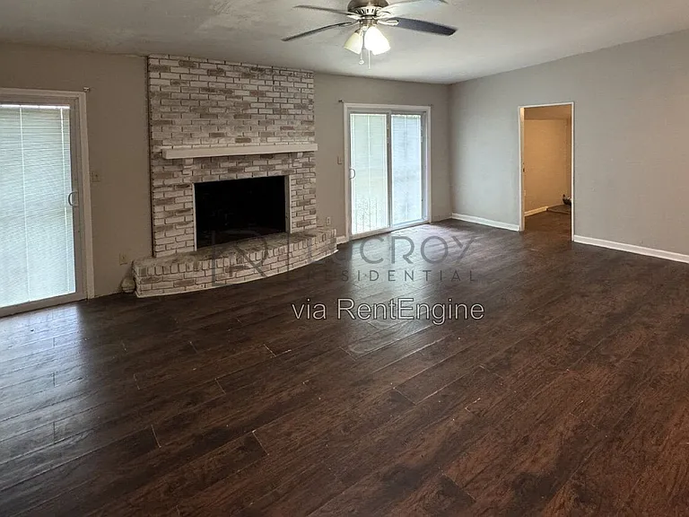 321 Naples Rd — Photo 2