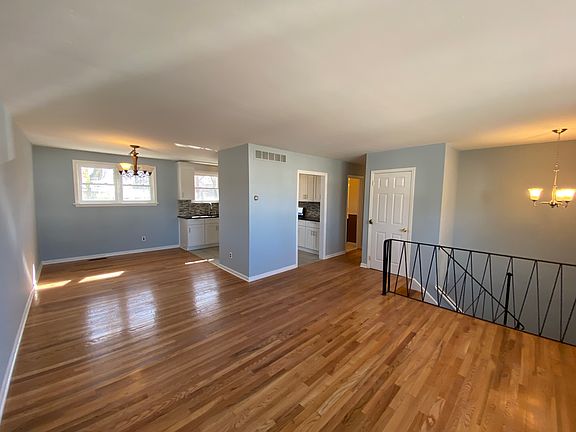 3rd image of 905 Rockmoss Ave