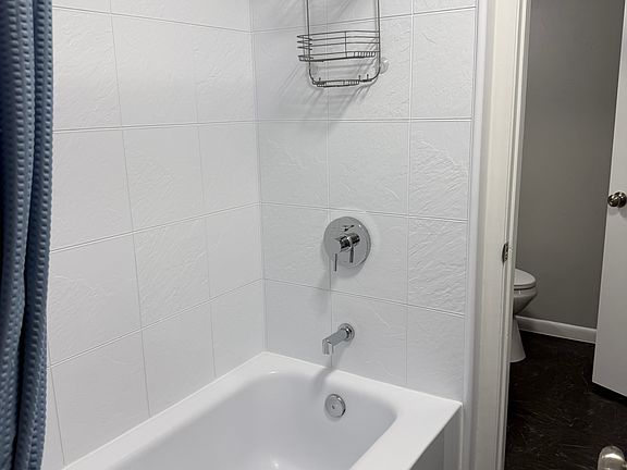 3rd image of 11 Farington Cir