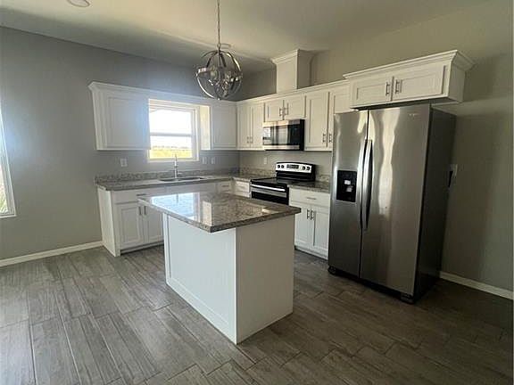 3rd image of 2112 Redbud Ln #1