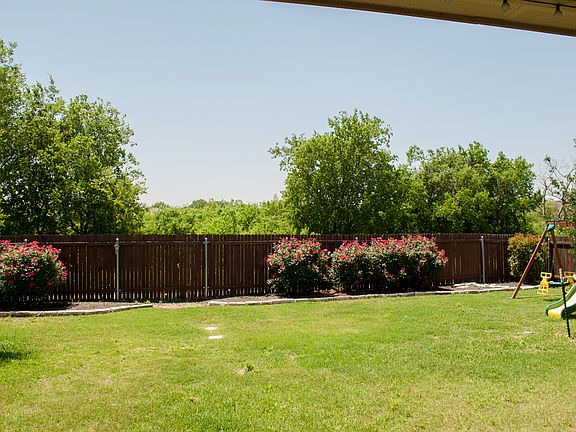 5th image of 617 Willow Walk Dr