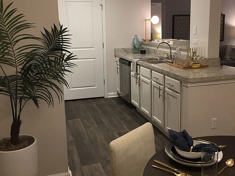 Collingwood Apartments — Photo 10