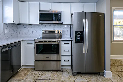 Exceptional Townhouse - City Of Manassas Schools At Manassas , Va — Photo 3