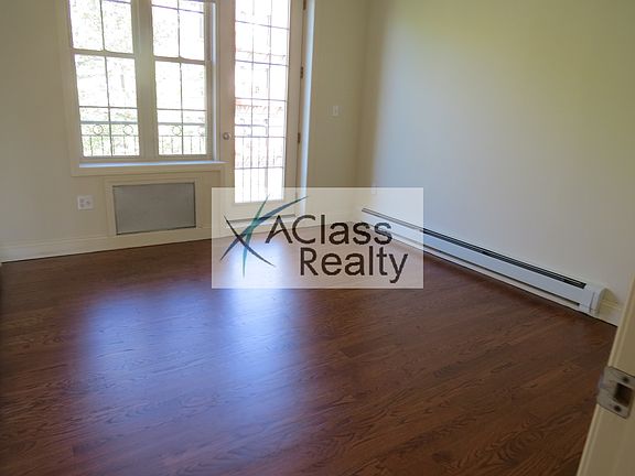 4th image of 3085 32nd St APT 3F