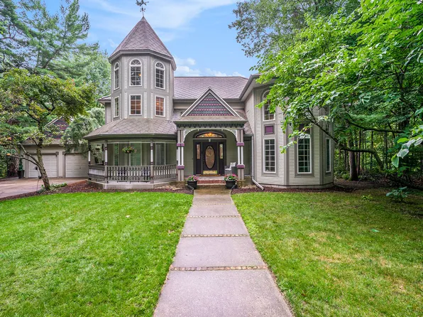 15410 Wisteria Ln, Spring Lake, MI 49456