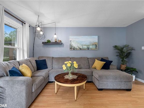 5th image of 53 Christie Cres