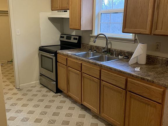 3rd image of 1331 Courtney Dr