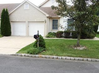 5 Phillip Ct, Monroe Township, NJ 08831