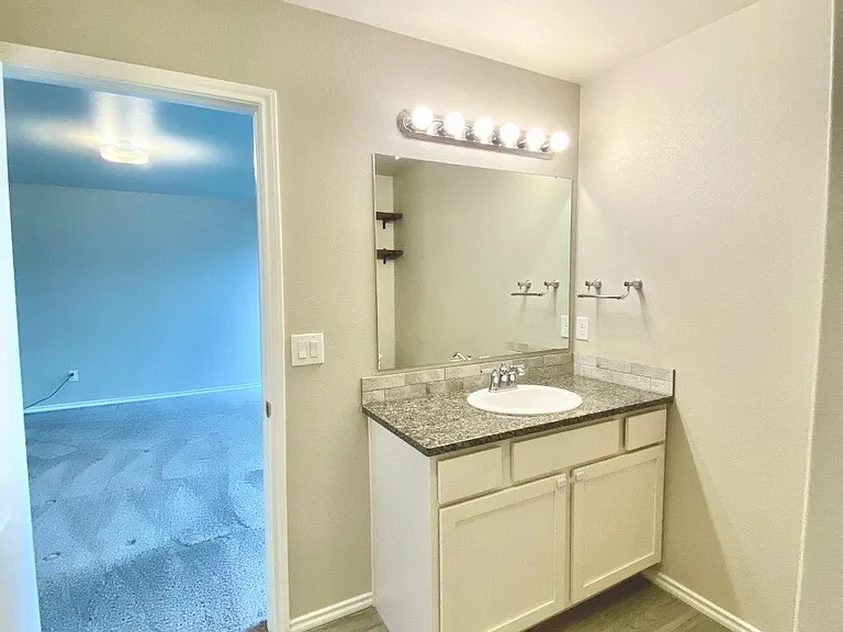 10423 Waverly Ave — Photo 15