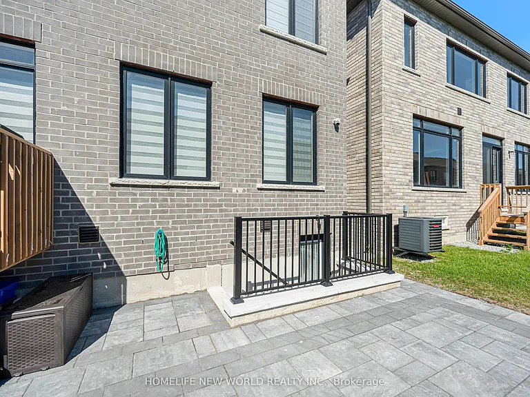 80 Weslock Cres — Photo 27