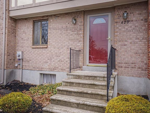 2nd image of 420 Wellington Ct