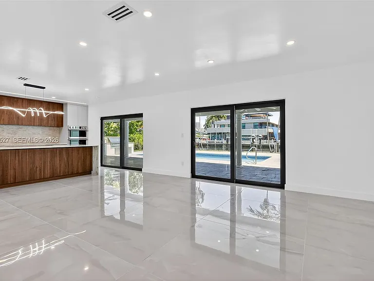 Alamanda Dr — Photo 12