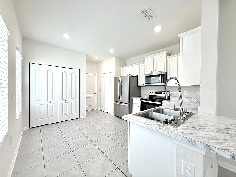 7670 Legacy Trl — Photo 5