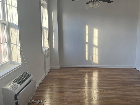 3rd image of 70 N Grove St APT 3P