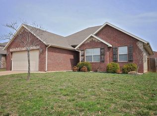 911 E Waterford Blvd, Ozark, MO 65721