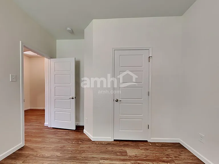 463 Silverstone Dr — Photo 14