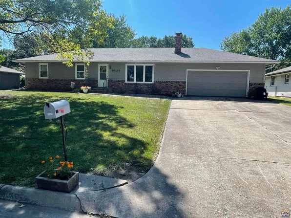 1025 Harcourt Dr, Emporia, KS 66801