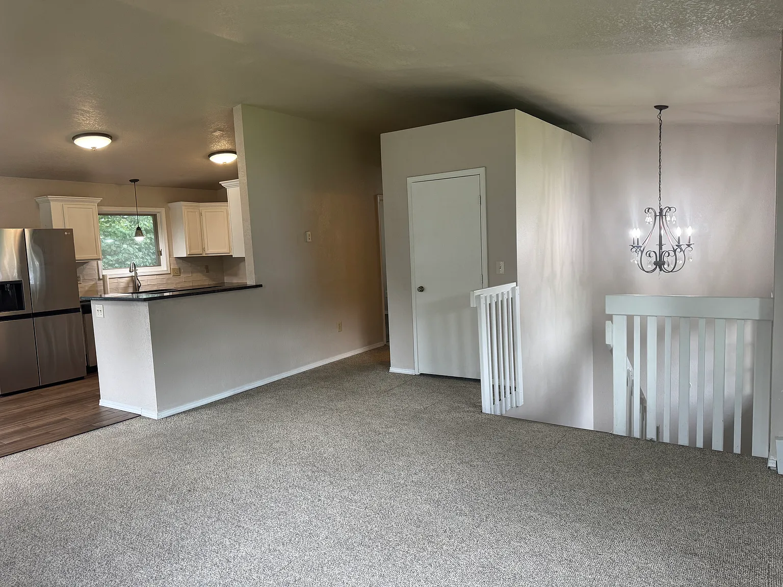 6 bed, 3.5 bath, 2462 sqft, $3,895 — Photo 3