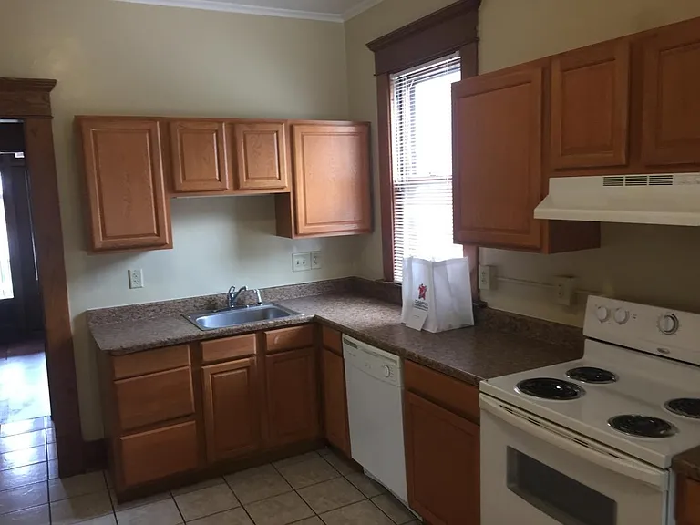2064 Indianola Ave — Photo 7