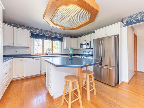 3rd image of 9138 Warner Rd