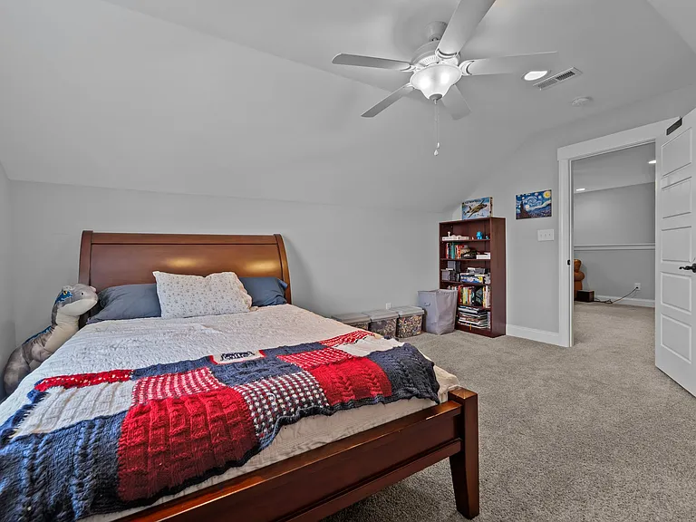 130 Amelia Dr — Photo 35