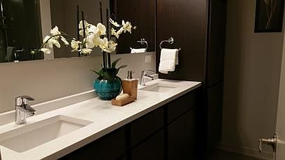 3rd image of 1014 N Winchester Ave #2R