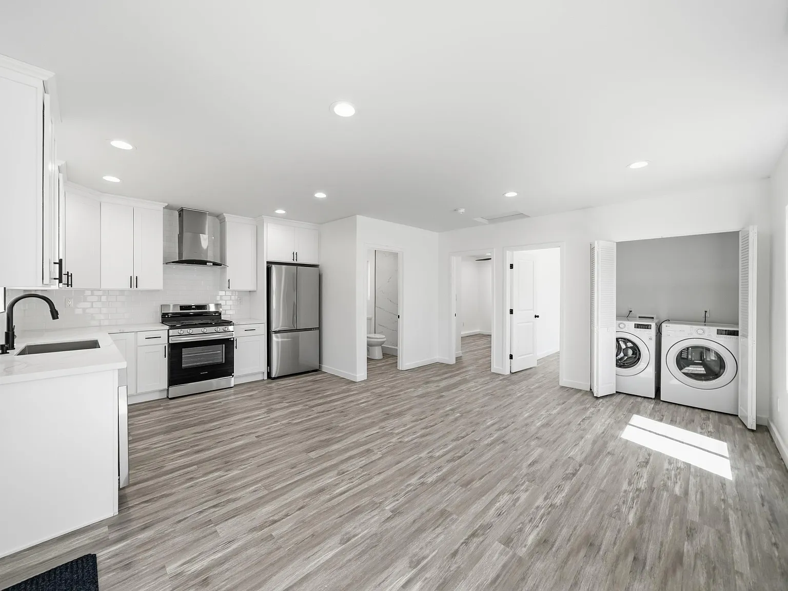 2 bed, 632 sqft, $2,700 — Photo 4