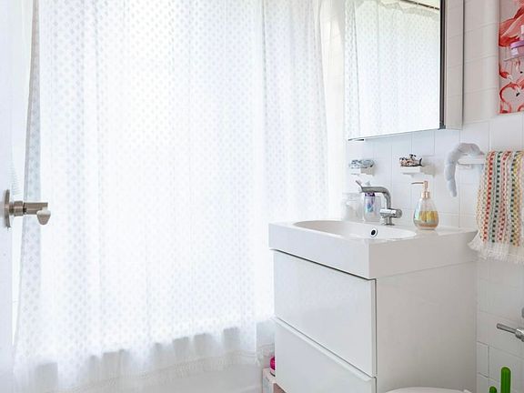 5th image of 205 W 15th St APT 6R