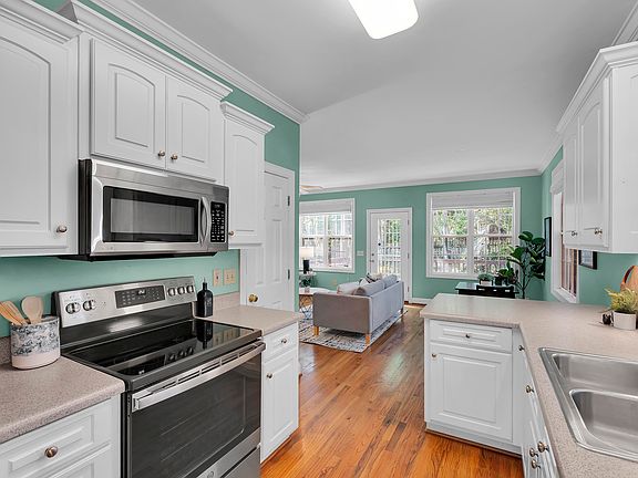 5th image of 1038 Summit Dr