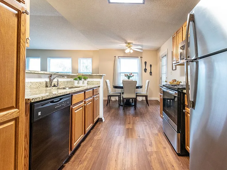 Windsong Place Apartments — Photo 124