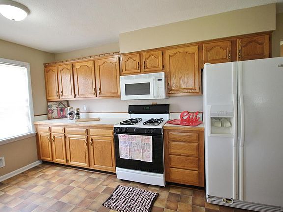 4th image of 7801 Cofer Ct
