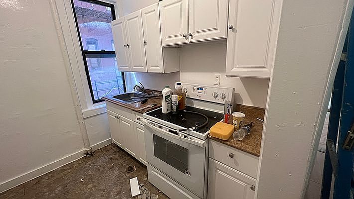 1st image of 3727 Crescent St APT 3