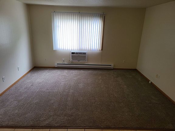 2nd image of 918-920 Gould St #918-06
