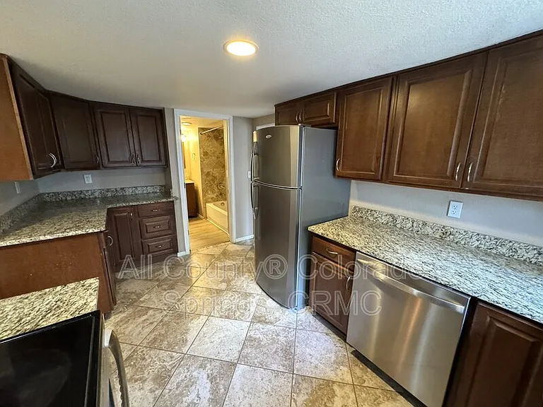 822 S Logan Ave — Photo 6
