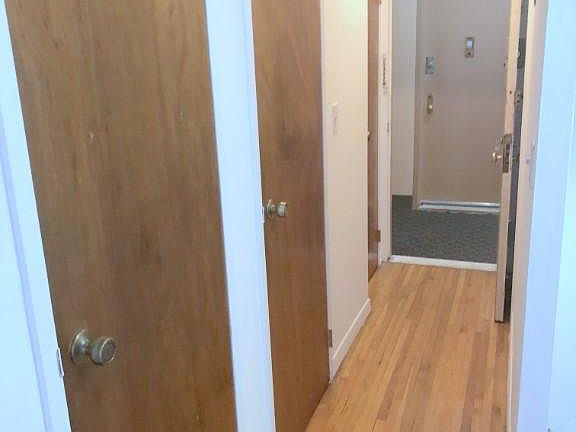 4th image of 117 W 58th St APT 4D
