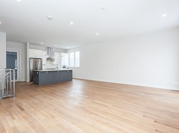 5th image of 2201 W Medill Ave APT 1E