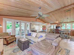 203 Lakeview Dr, Anna Maria, FL 34216