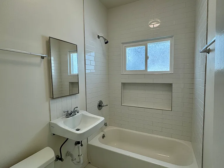 121 N La Peer Dr #2 — Photo 3