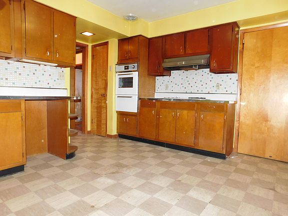 5th image of 305 S Smith St