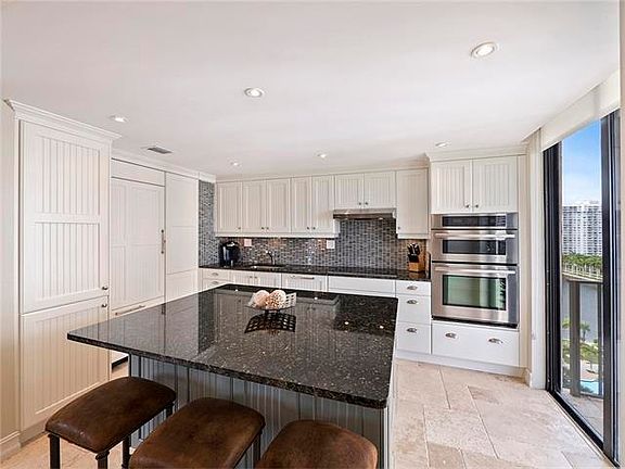 4th image of 18151 NE 31st Ct APT 1403